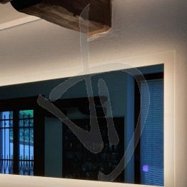 led-badezimmerspiegel-mit-beleuchtetem-rahmen-nach-mass