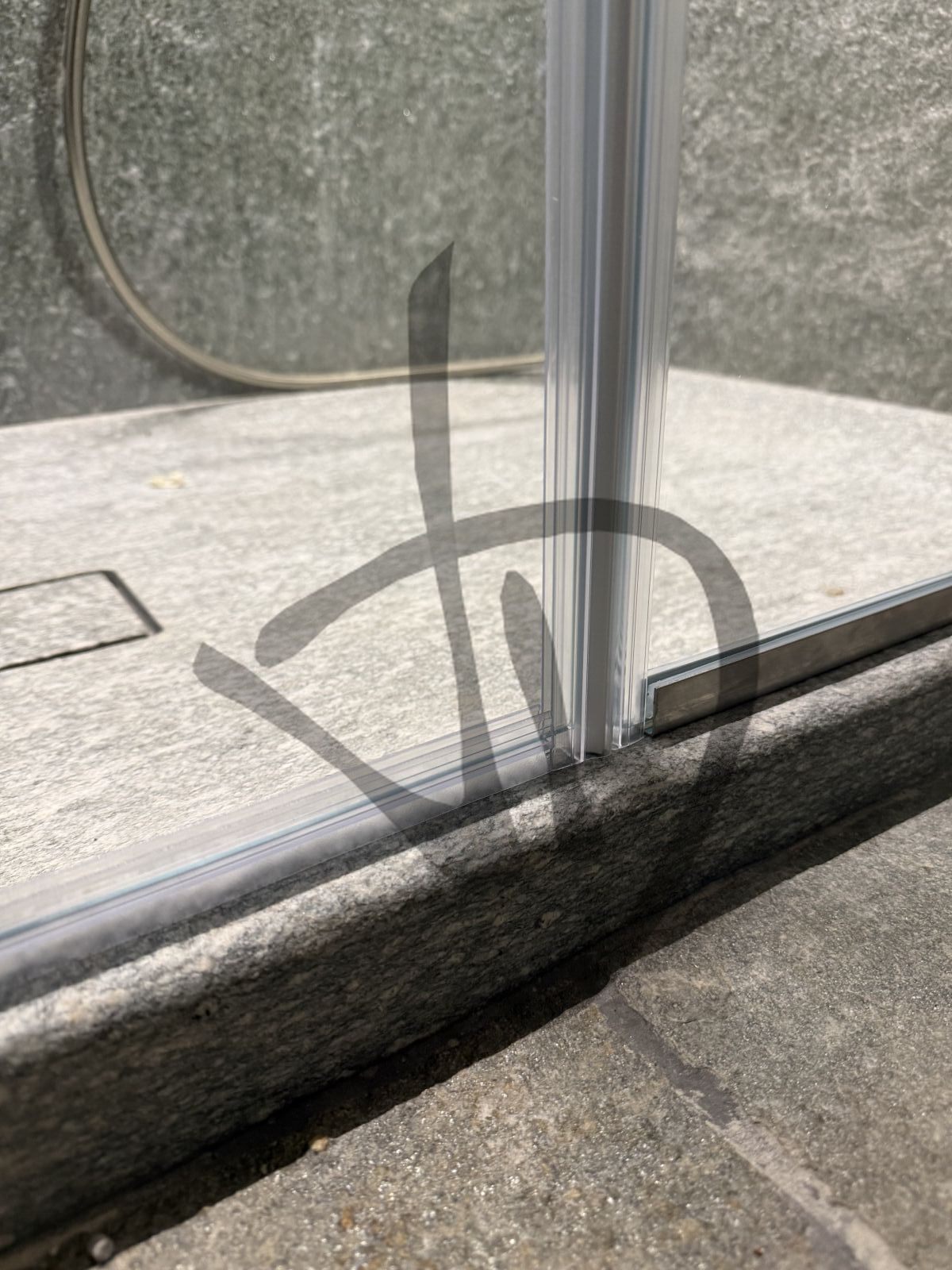 dettaglio guarnizioni palloncino e magnetica fisso anta - Linear
