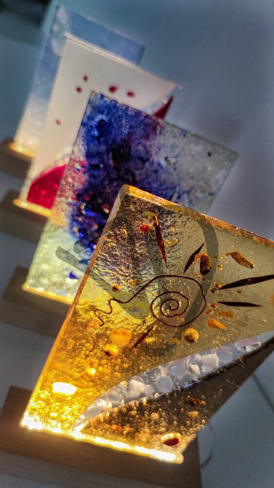 Lampenschirm aus verschmolzenem Muranoglas mit personalisiertem Holzsockel - 4 - Murano-Fusing-Nachttischlampen mit personalisiertem Holzsockel