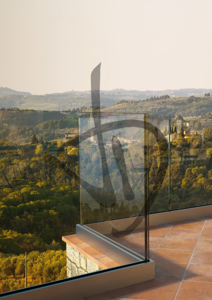 Maßgefertigte Produkte - Glasbrüstungen - Klarglas-Eckgeländer für den Außenbereich