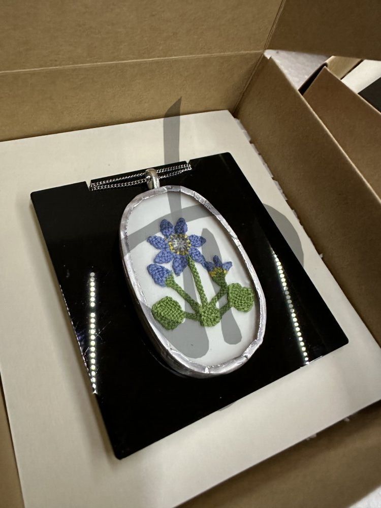 Maßgefertigte Produkte - Kunstobjekte – Geschenkideen - Glas- und Punschanhänger - Glasanhänger mit Blumen und handgefertigten Valsesian-Stanzeinsätzen - 3 - 8