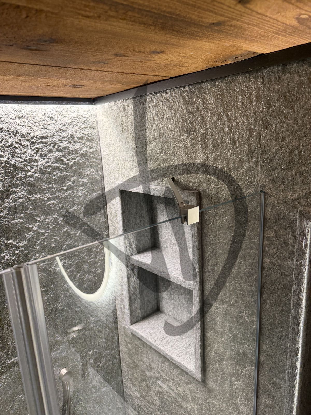 dettaglio barra stabilizzatrice satinata box doccia lineare in vetro - Linéaire