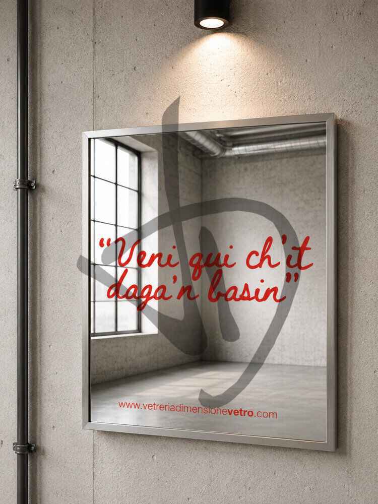 Specchio con scritta colorata "vieni qui che ti do un bacino" quadro, poster, specchio decorativo con cornice in alluminio  - Phrases sur les miroirs