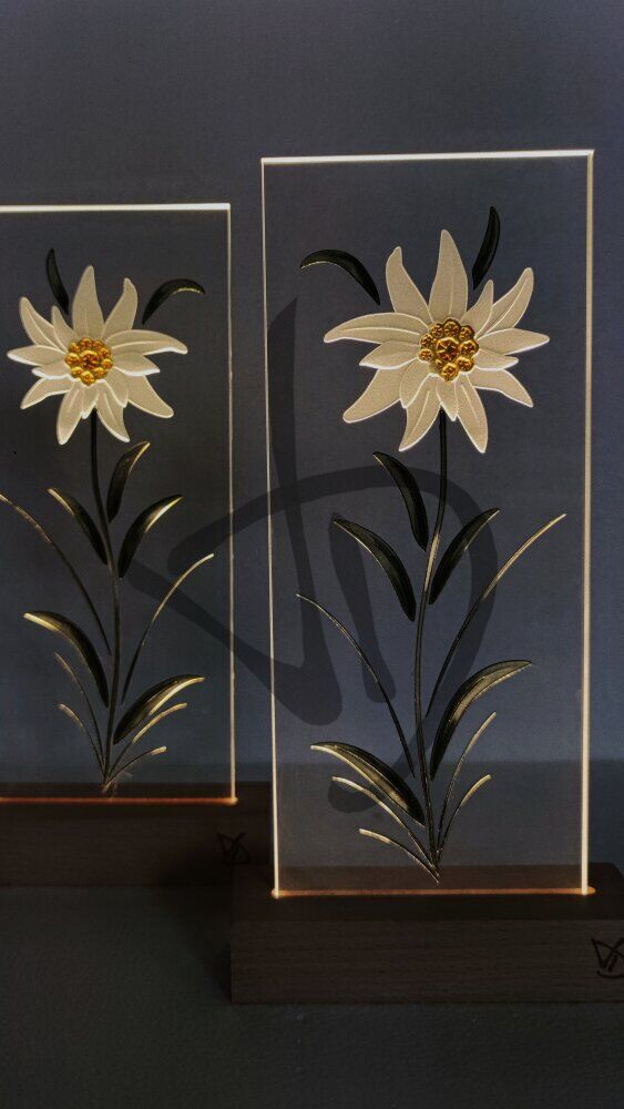 Produits sur mesure - Lampes et abat-jour sur mesure et personnalisés - Abat-jour en verre décoré avec socle en bois personnalisé - Abat-jour en verre décoré avec socle en bois personnalisé