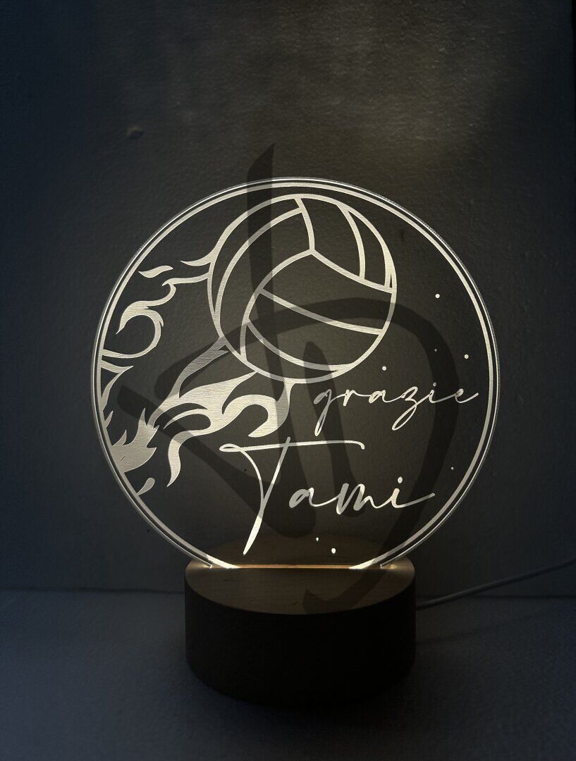 Produits sur mesure - Lampes et abat-jour sur mesure et personnalisés - Lampes en plexiglas acrylique décoré avec socle en bois personnalisé - Lampes en acrylique plexiglas décorées de graphismes de volley-ball avec socle en bois