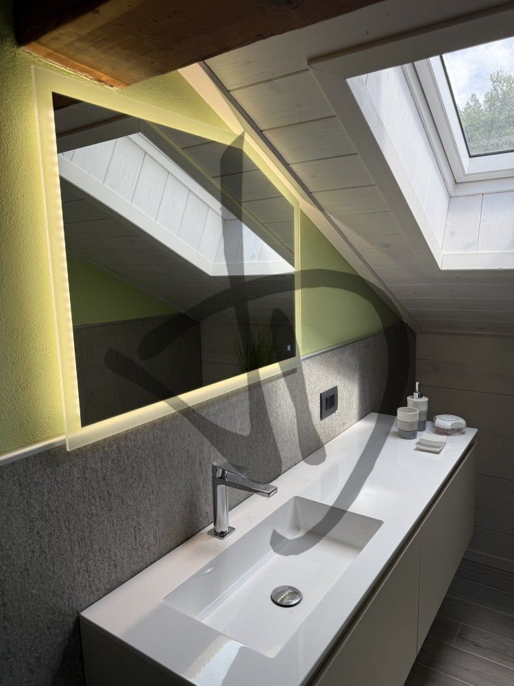 Produits sur mesure - Miroirs sur mesure - Miroirs LED rétroéclairés à suspendre - Avec cadre lumineux - Miroir tactile de forme personnalisée avec LED rétroéclairée et cadre éclairé 