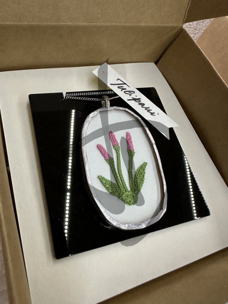 Produits sur mesure - Objets artistiques – Idées cadeau - Pendentifs en verre et poinçon - Pendentifs en verre avec fleurs et inserts poinçonnés valsésiens faits à la main - 3 - 7