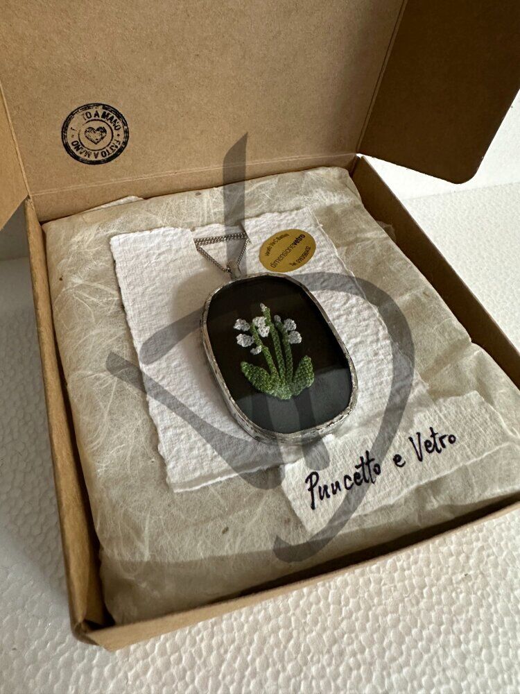 Produits sur mesure - Objets artistiques – Idées cadeau - Pendentifs en verre et poinçon - Pendentifs en verre avec inserts poinçonnés valsésiens faits à la main