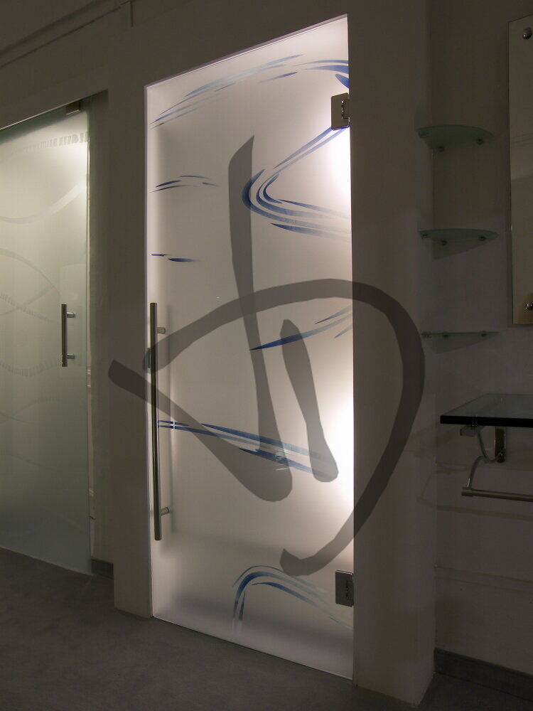 Produits sur mesure - Portes en verre sur mesure - Portes saloon - Porte de salon en verre dépoli sur mesure avec décoration abstraite