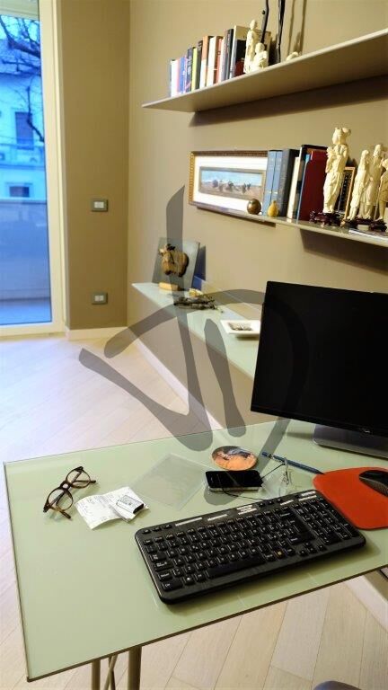 Produits sur mesure - Tables en verre – Bureaux en verre - Protections de table en verre - Plateaux de table - Plateaux de bureau - 2