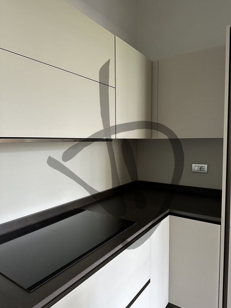 Produits sur mesure - Verres pour cuisine - Verres laqués pour revêtement mural - Crédences de cuisine en verre laqué et satiné