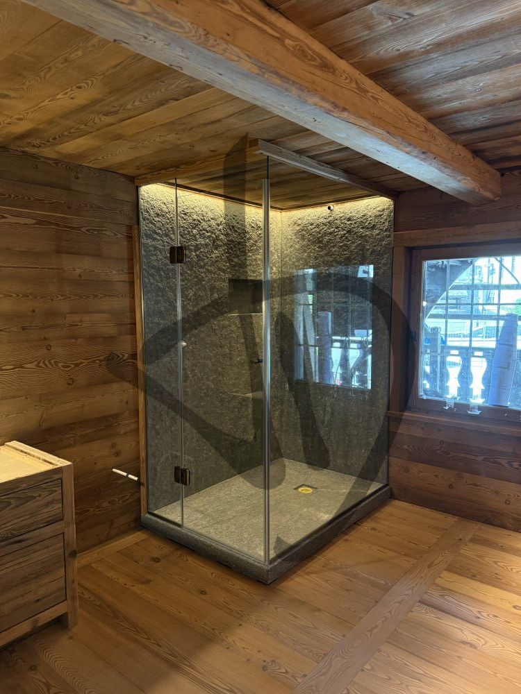 Box doccia angolare su misura ambiente casa di montagna legno moderno 7 - Angolare
