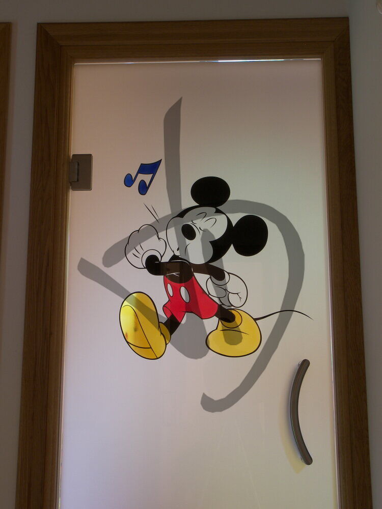 Porta in vetro saloon su misura satinata con decoro topolino  - Porte saloon