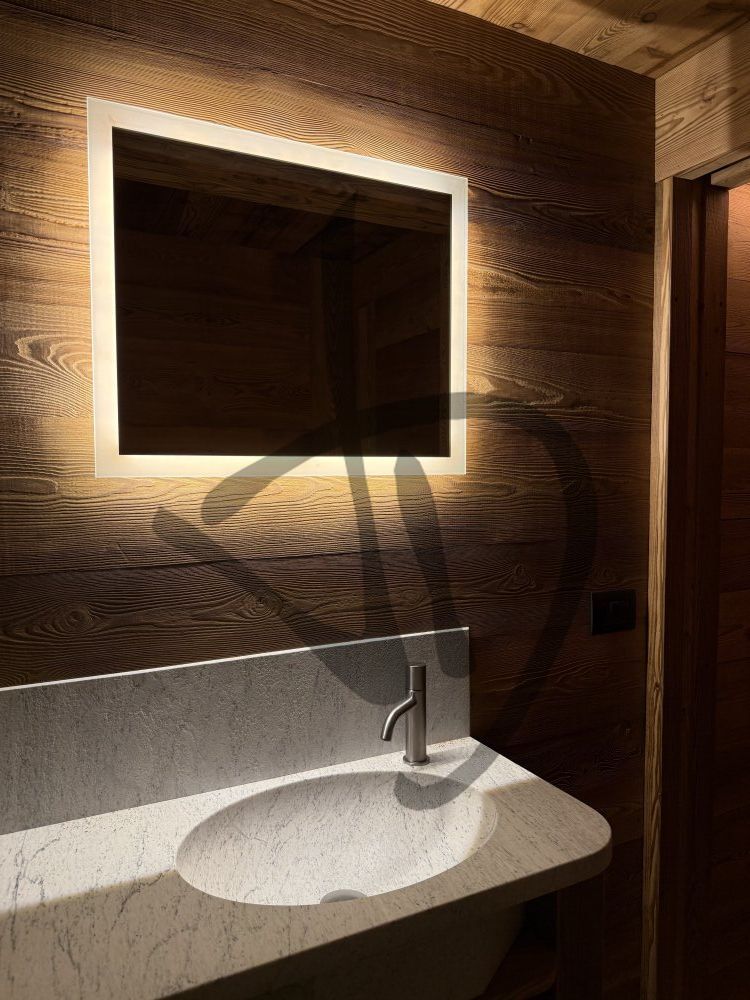Prodotti su misura - Specchi su misura - Specchi led retroilluminati da appendere - Con cornice illuminata - Specchio touch su misura led retroilluminato con cornice illuminata per bagno